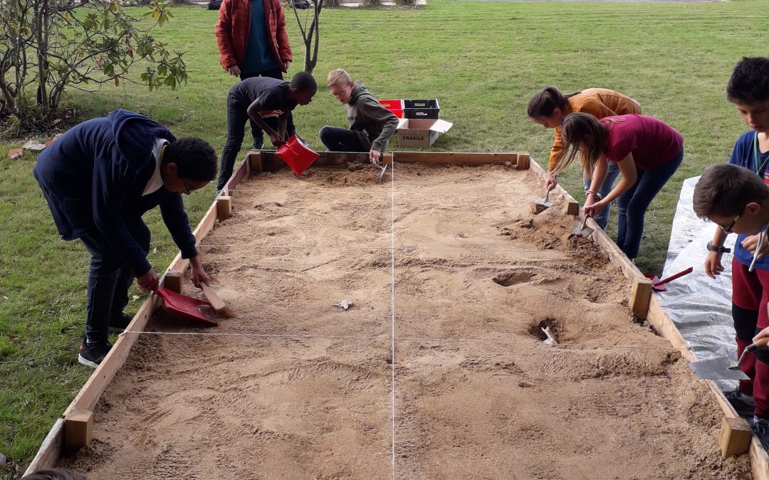 Les élèves dans la peau d’historiens et archéologues grâce au projet « Et si j’étais historien »