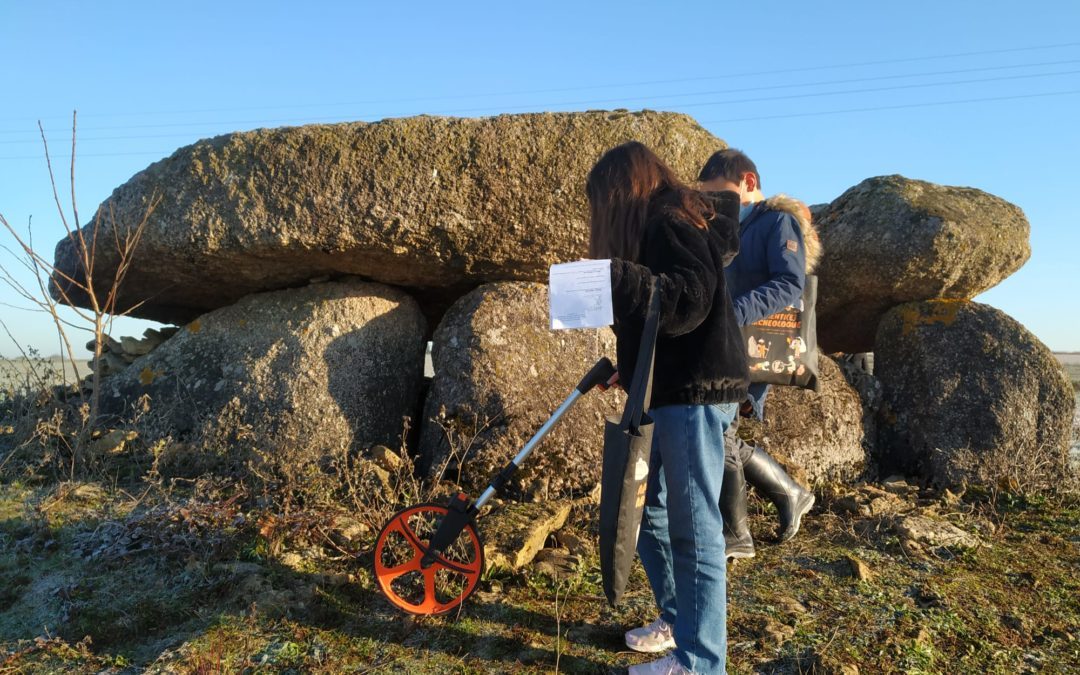 Les apprentis archéologues sur le terrain